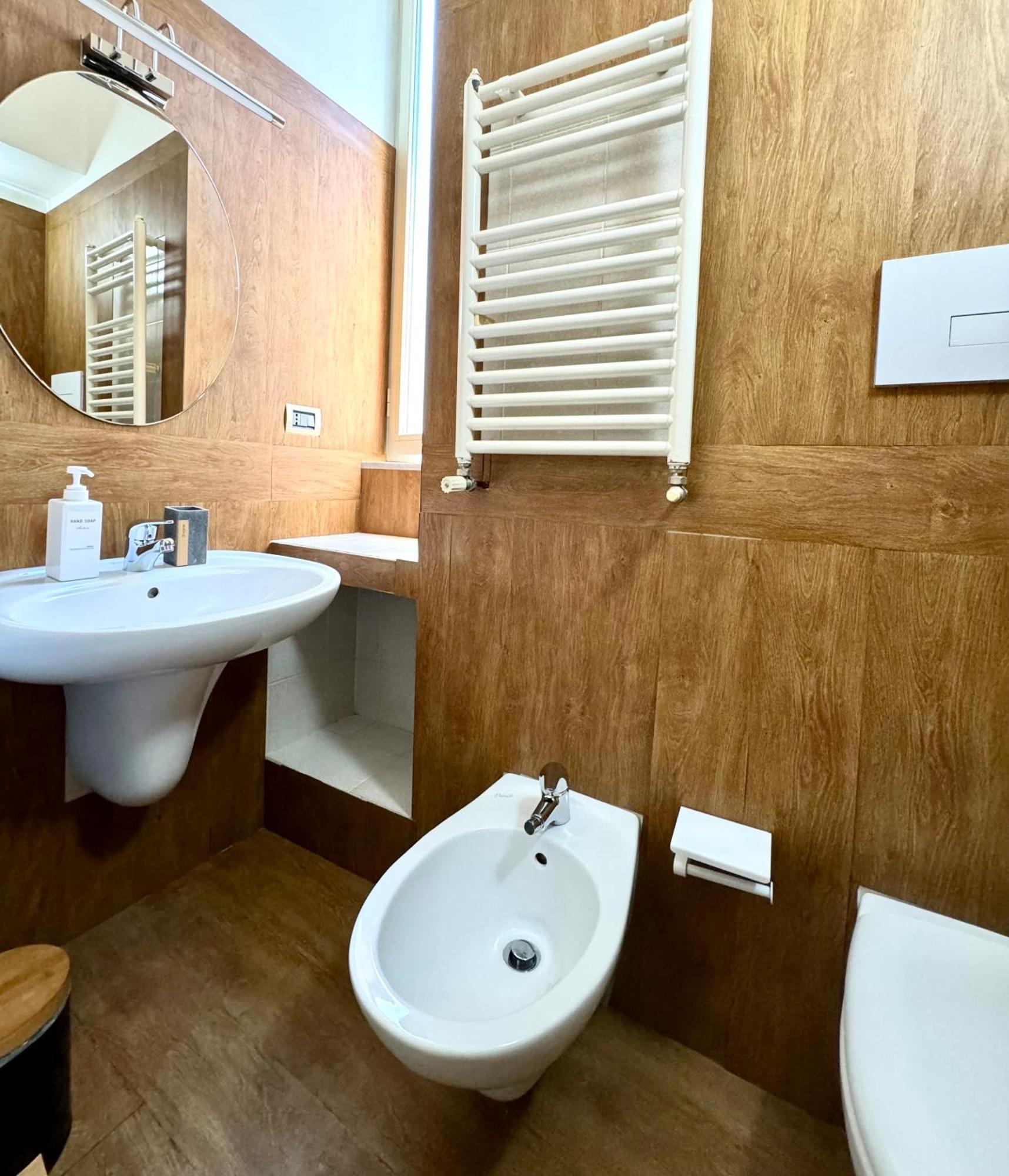 Montesanto Charm Centro Storico Apartment Наполи Екстериор снимка