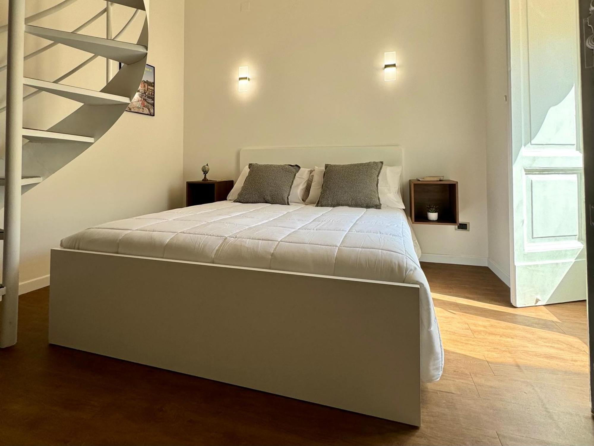 Montesanto Charm Centro Storico Apartment Наполи Екстериор снимка