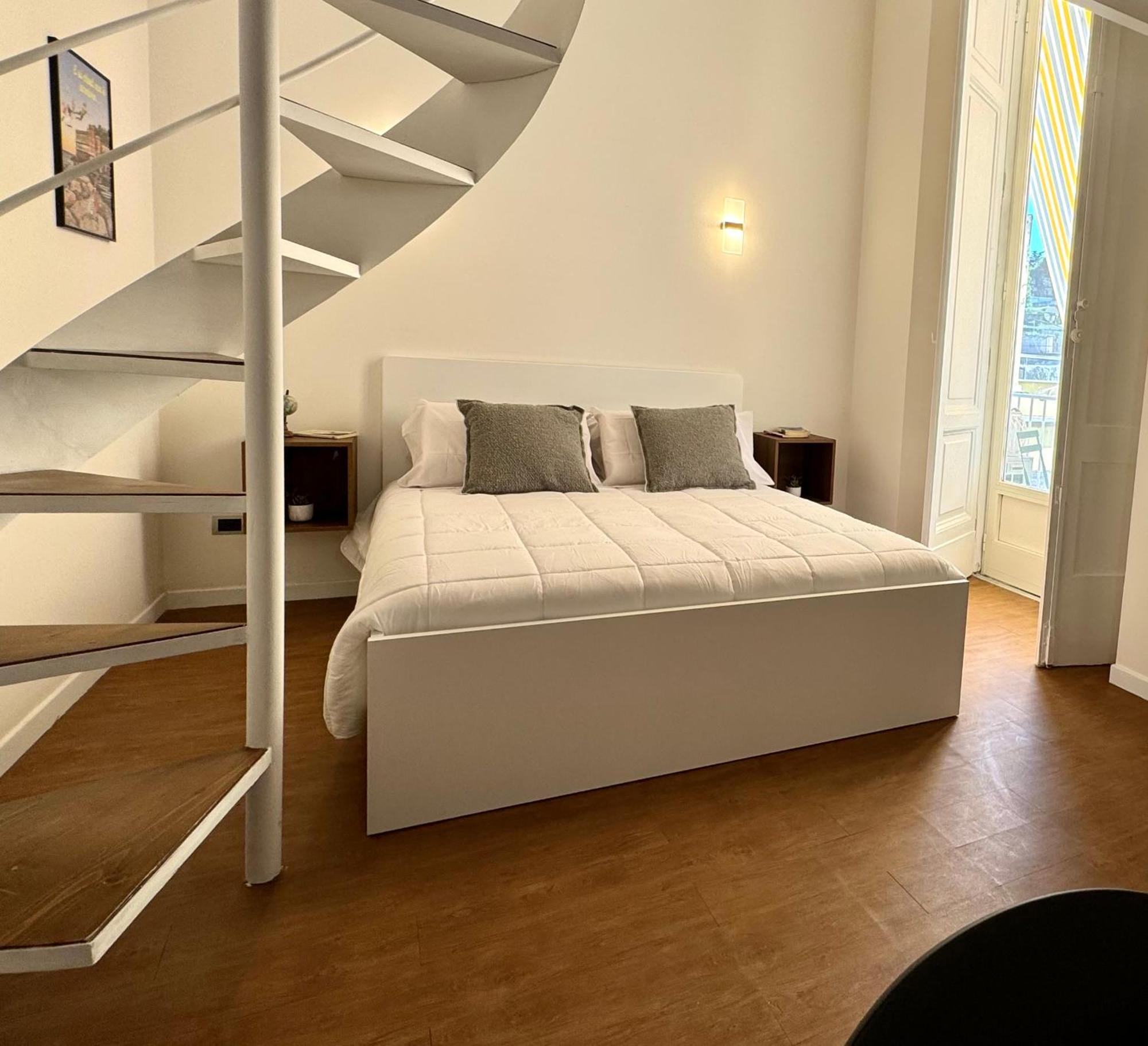 Montesanto Charm Centro Storico Apartment Наполи Екстериор снимка