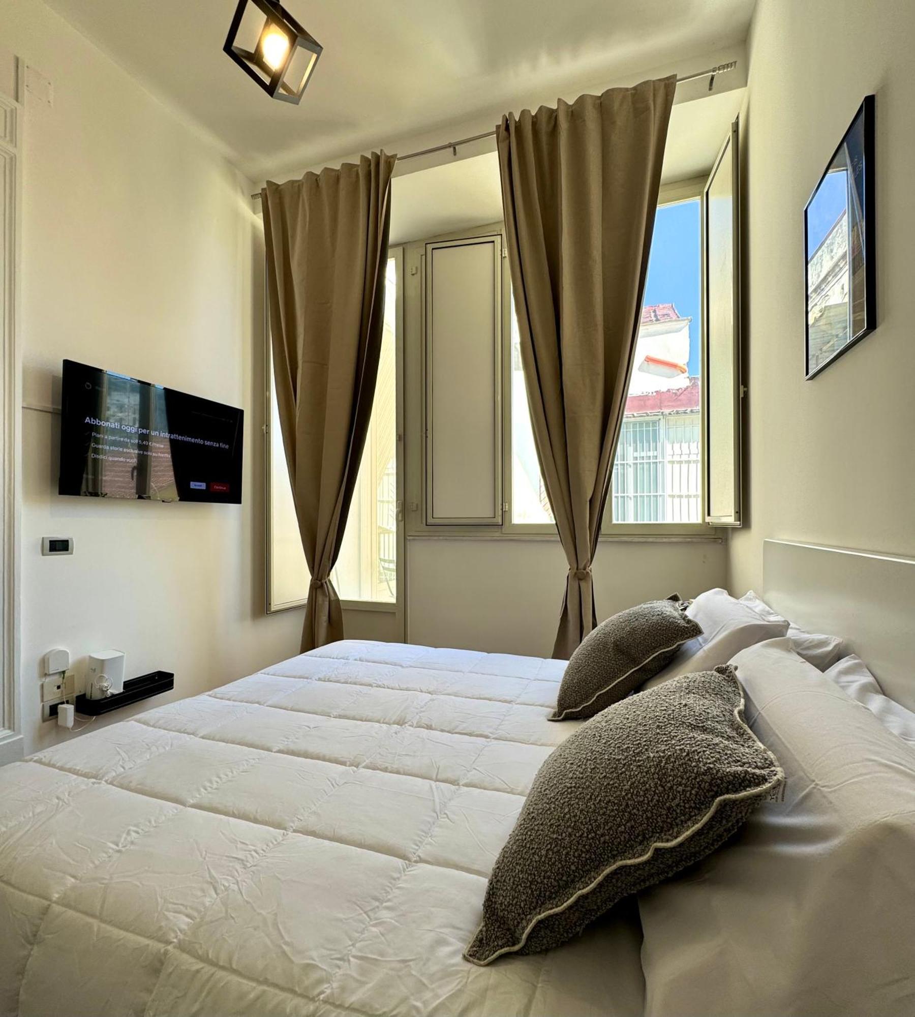 Montesanto Charm Centro Storico Apartment Наполи Екстериор снимка