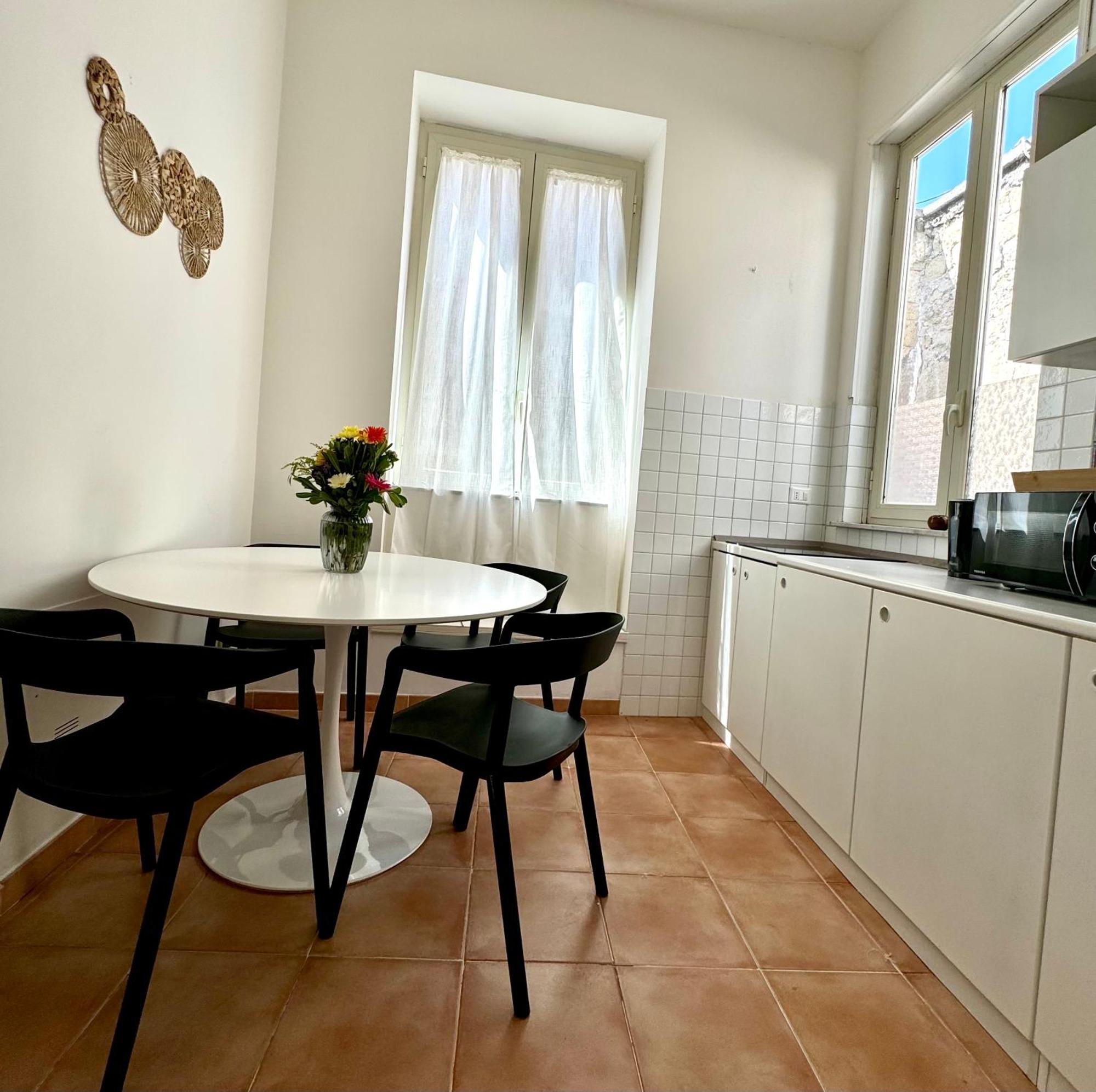 Montesanto Charm Centro Storico Apartment Наполи Екстериор снимка