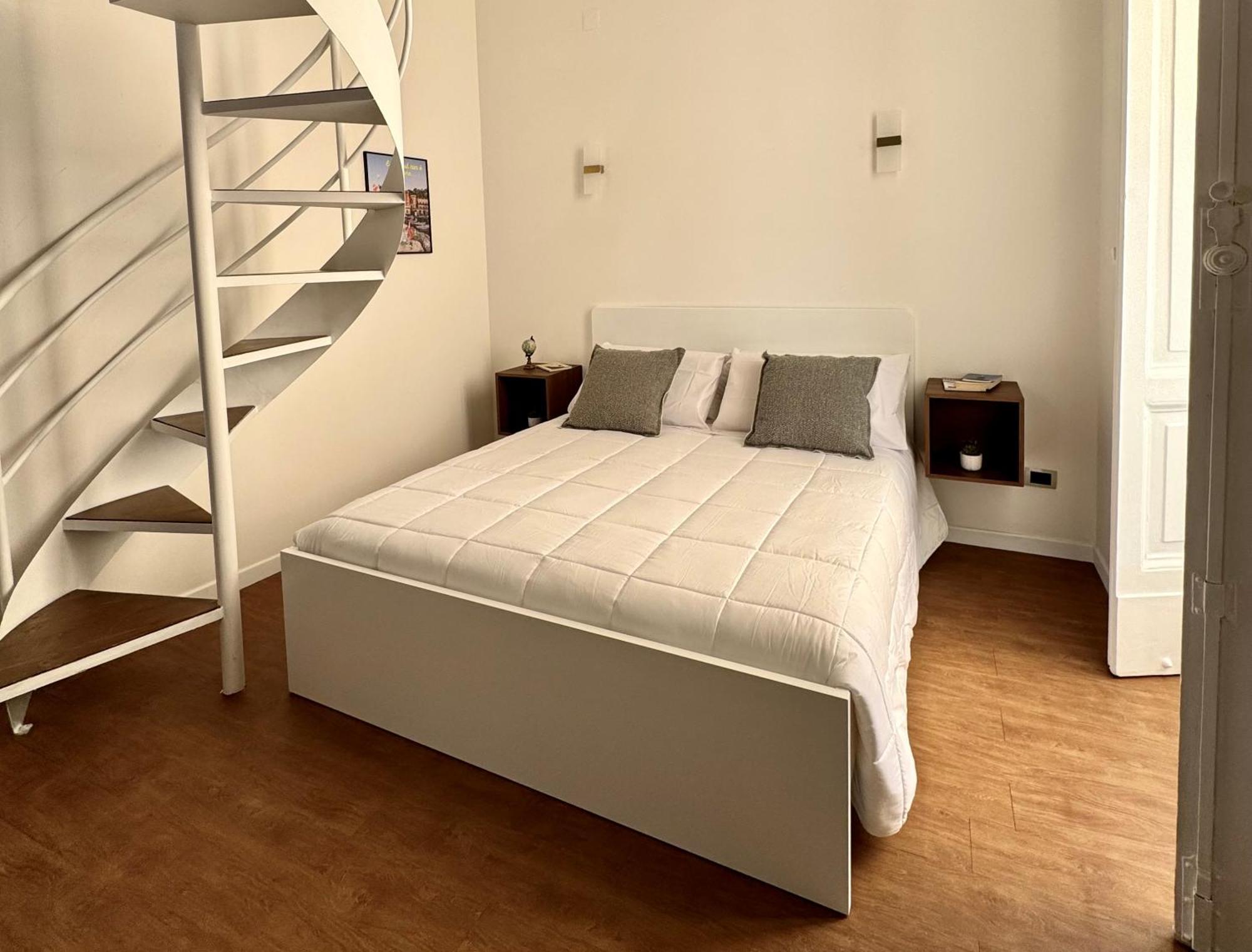 Montesanto Charm Centro Storico Apartment Наполи Екстериор снимка