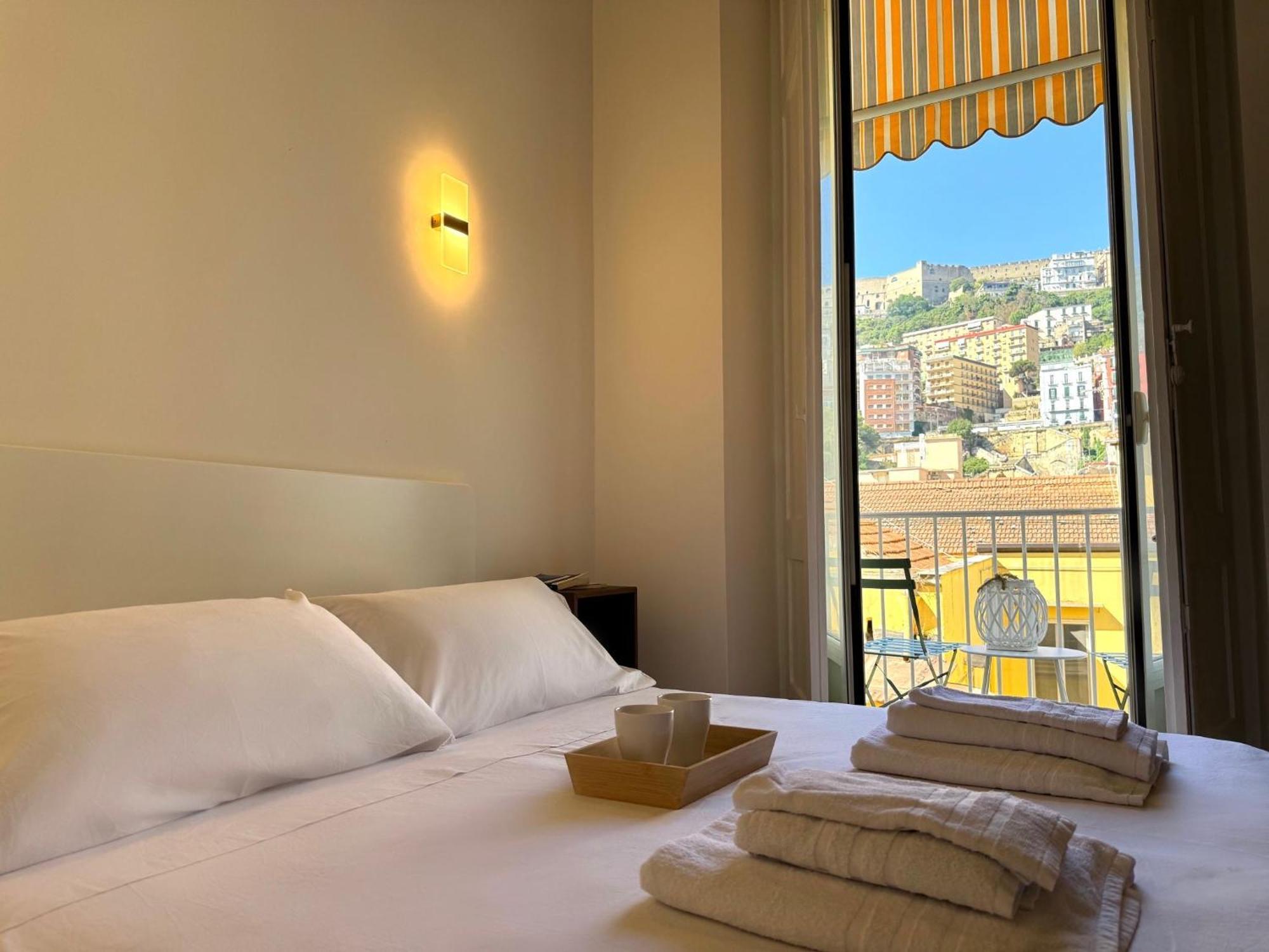 Montesanto Charm Centro Storico Apartment Наполи Екстериор снимка